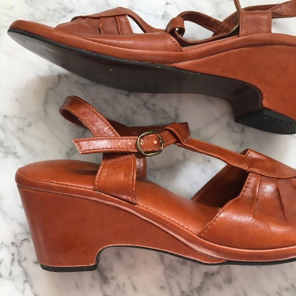 SOLD :: Vintage 70s T-Strap Wedge Sandals - Picture 4 of 7